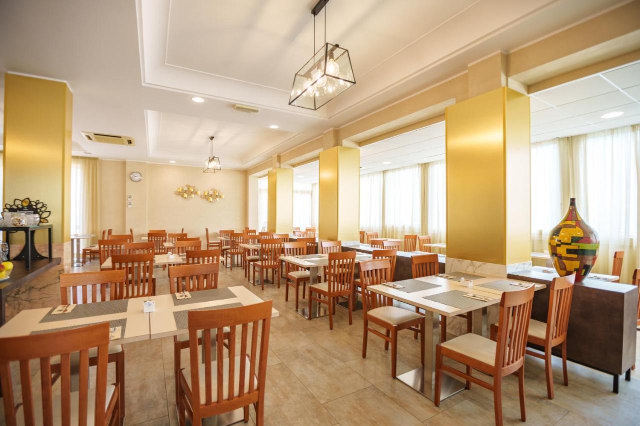 Hotel Rex Rimini Luaran gambar